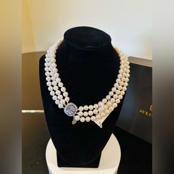 NWT LUXURY AUTHENTIC TIMELESS ELEGANT RARE Majorica Triple Strand Pearl Necklace - Picture 14 of 17